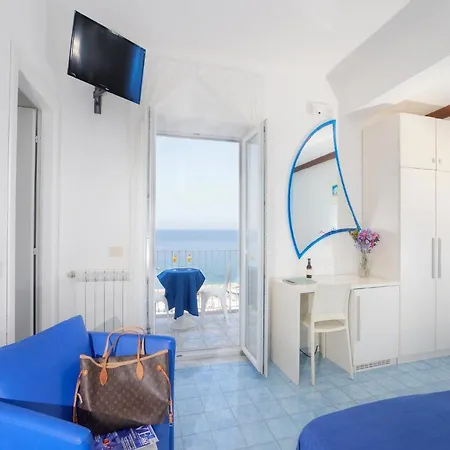 بيت ضيافة In Bb - Ischia-forio With A Breathtaking View, Above The Poseidon Gardens *