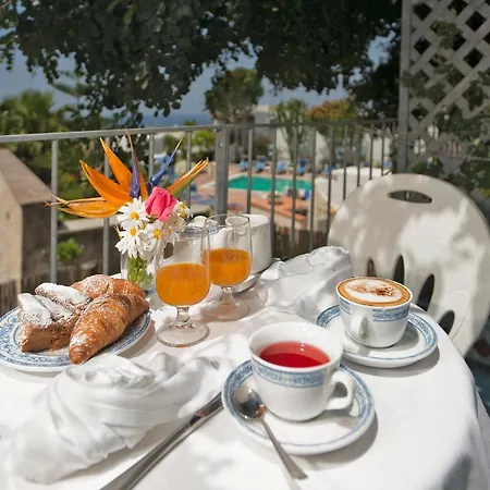 بيت ضيافة In Bb - Ischia-forio With A Breathtaking View, Above The Poseidon Gardens *